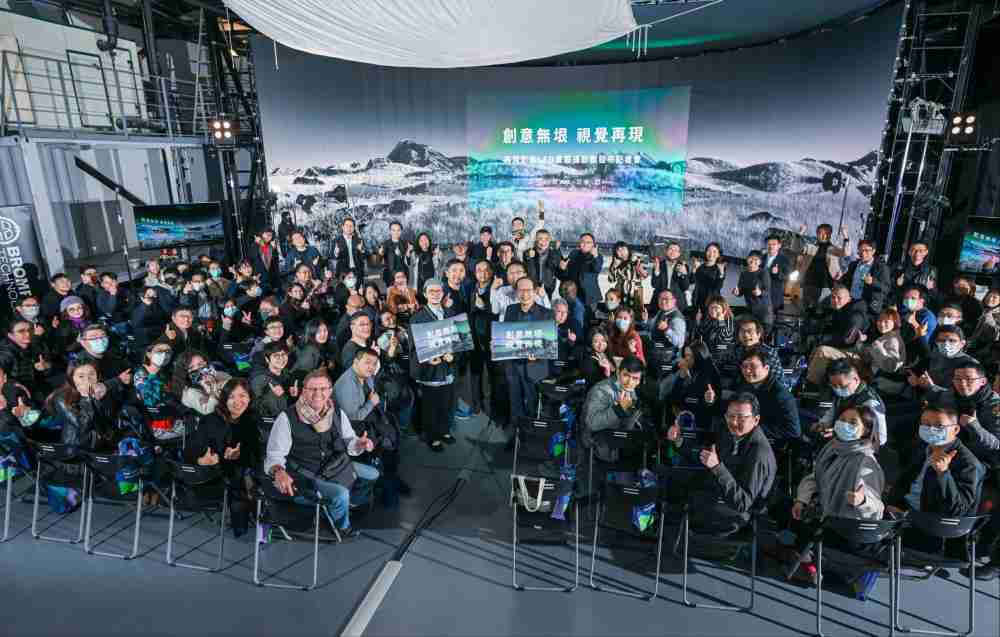 再现影像LED虚拟制作摄影棚整合拍摄场景、、、、内容制作、、、、技术指导到设备租借一站式服务，，，，可望提升LED虚拟制作的影视效能，，，进而产出更多高质量细致作品